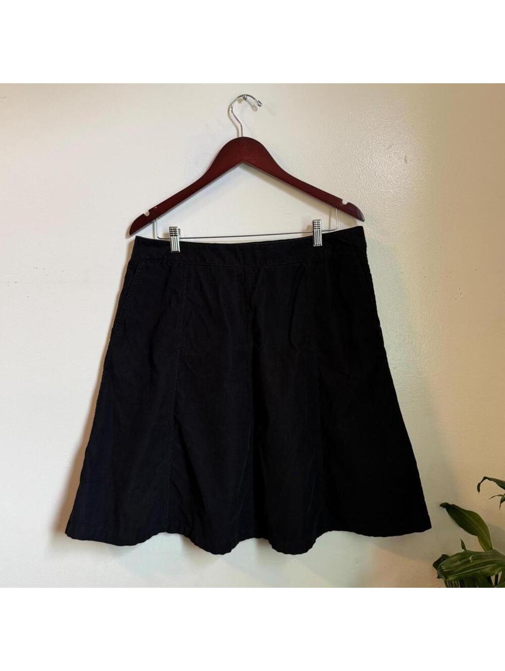 L.L. Bean Classic Fit Black Corduroy dark academia A-Line Mini Skirt size 14P